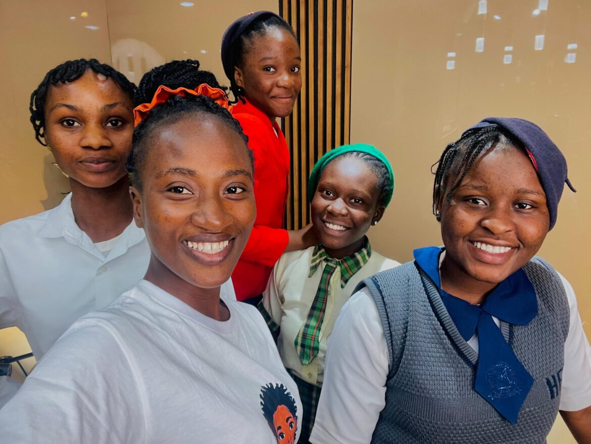 In Saki, Lois Oladeji’s Project Encourages Young Girls to Take Up Leadership Roles