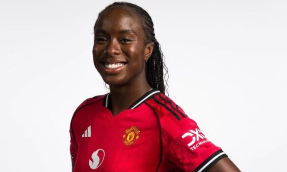 Simi Awujo: The Manchester United & WSL Midfielder Coding Her Own ...