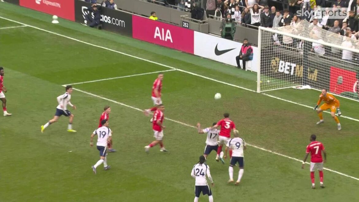 Spurs vs Nottingham Forest: Romero goes down after a challenge from Williams!