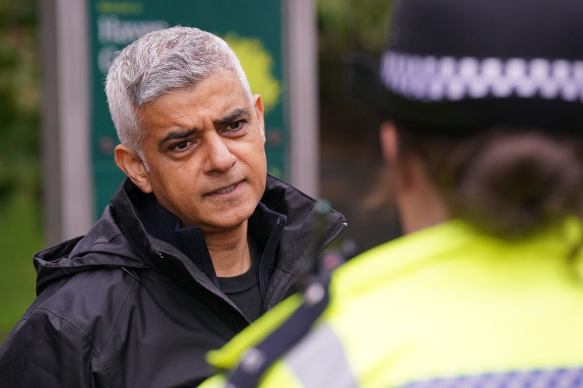 Five police officers removed from duty after leaving bag of guns outside London Mayor Sadiq Khanâs home